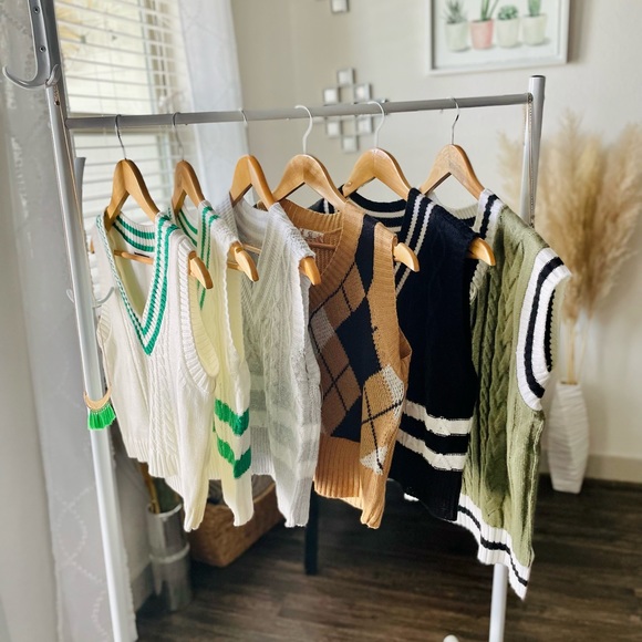 Gray Knit Sweater Vest Medium - Picture 2 of 3